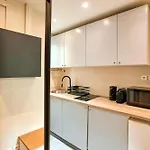 Charming Batignolles アパート
