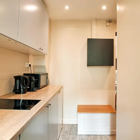 Charming Batignolles شقة *