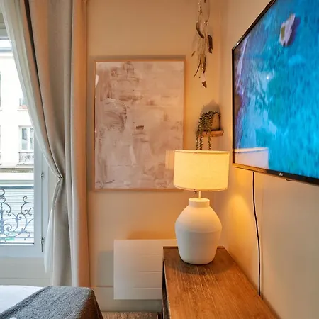 Charming Batignolles شقة *