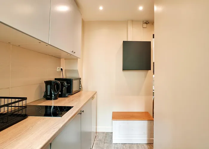 Charming Batignolles Daire *